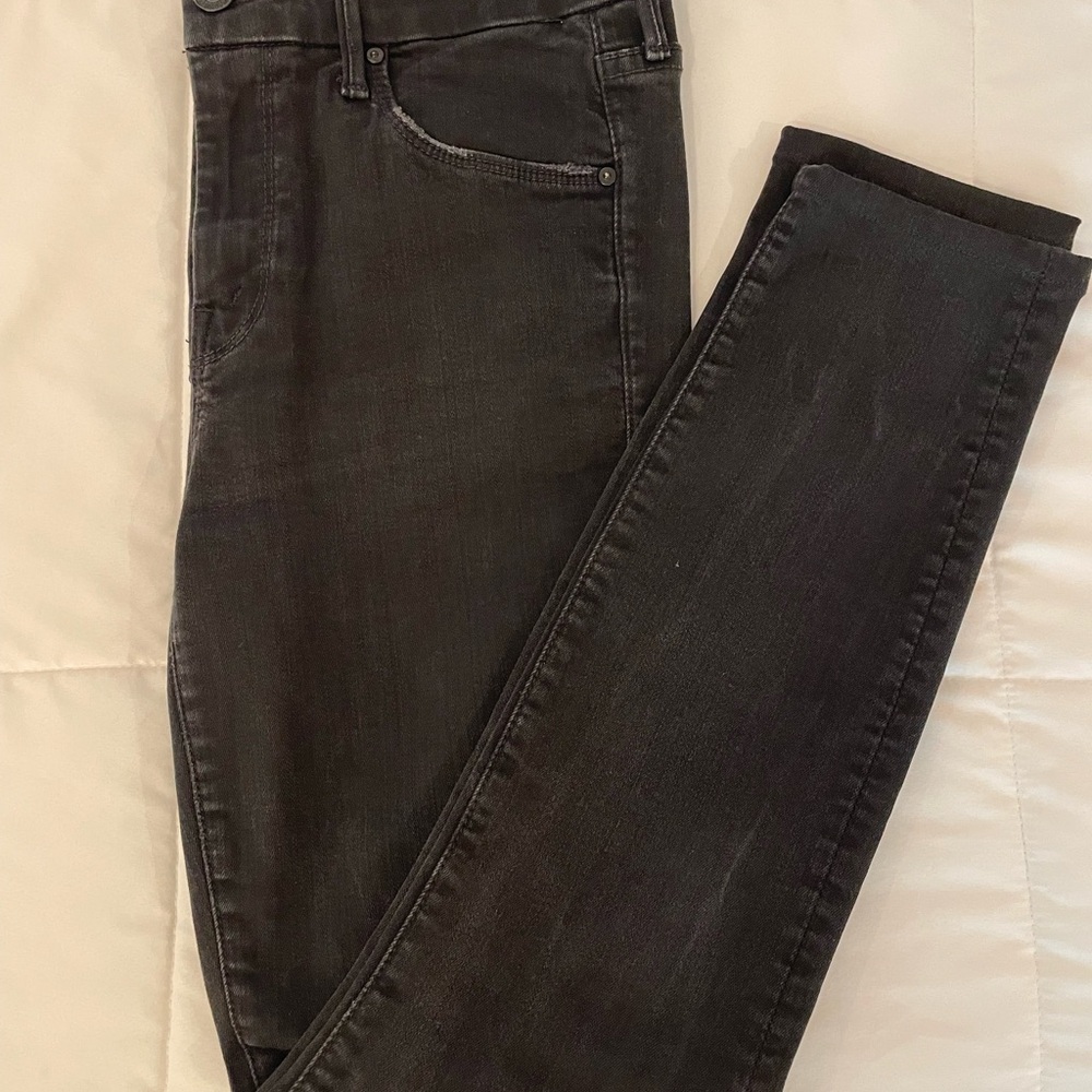MOTHER The Looker Jeans in color Not Guilty.  Size 28.
